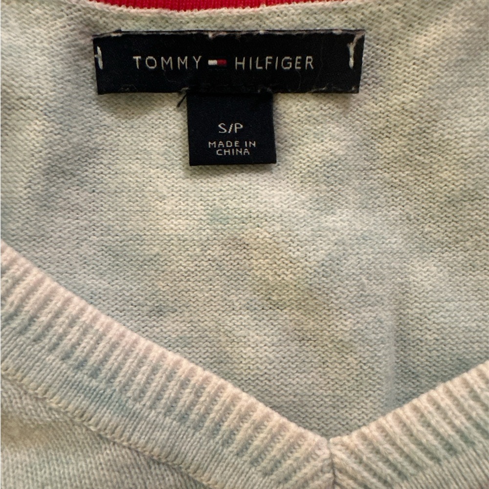 Tommy Hilfiger V Neck Sweater, lightweight. Light green. Size S/P. - Picture 4 of 5